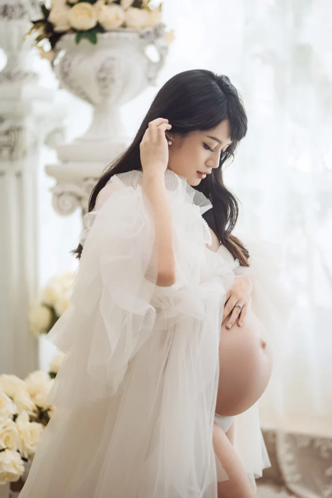 0000 0002 1 唯美孕婦寫真,芷妤穿白色薄紗手扶孕肚的個人照