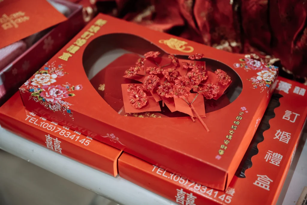 北港婚禮攝影，紅色文定禮盒與喜字裝飾的近距離畫面
