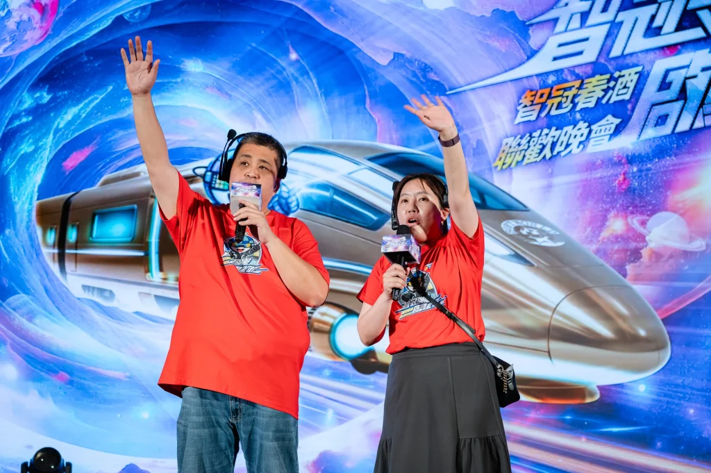 0410 0079 高雄商業活動攝影,雙人歌手在智冠科技春酒舞台上演出