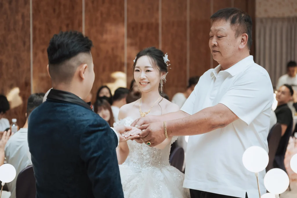 0516 0070 北港婚禮紀錄,父親將女兒的手交給新郎並送上祝福